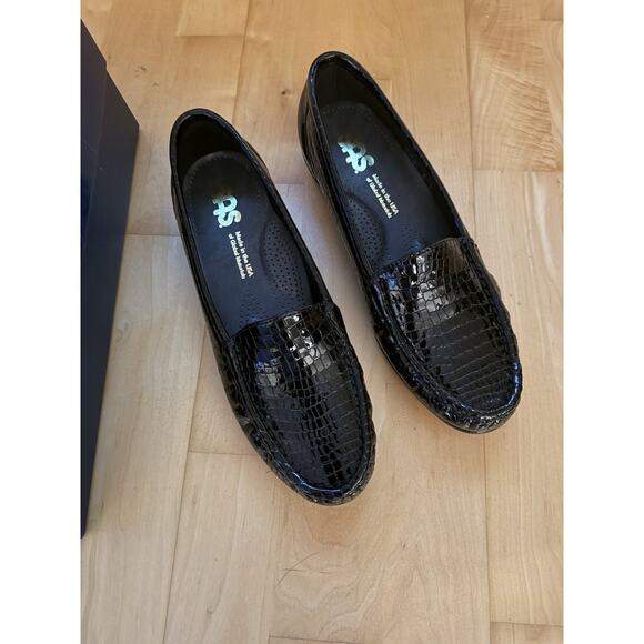 NWB SAS Tripad Comfort Black Leather Crocodile Print Loafers 7 Narrow Flats - Picture 1 of 4